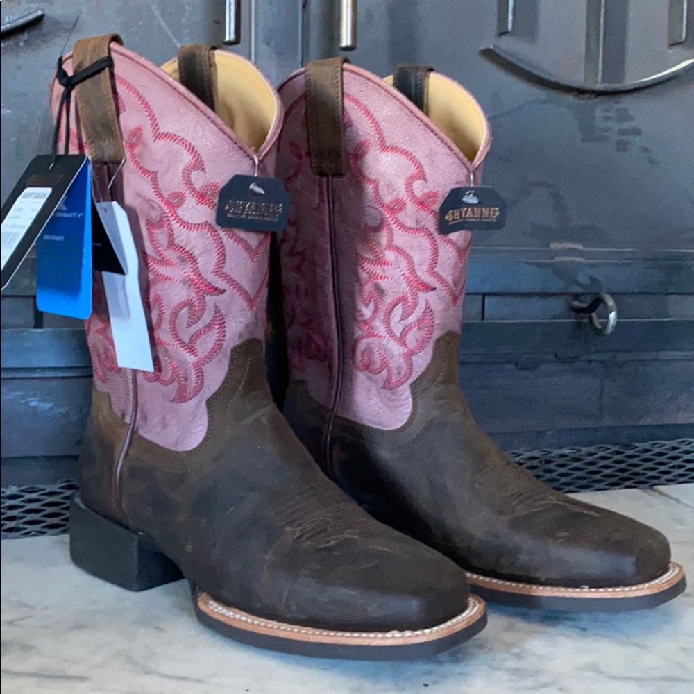 Brand NEW leather cowboy boots!!